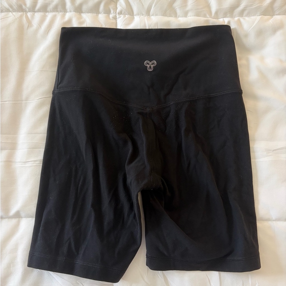Aritzia Golden Butter short